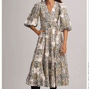 Anthropologie V-Neck Textured Midi dress size Medium